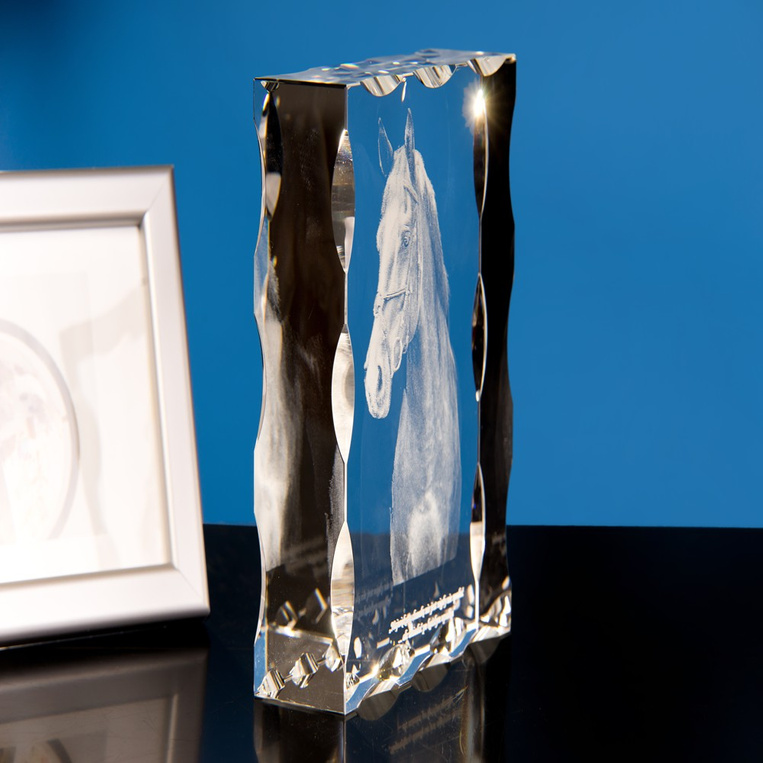 Koń 3D – pamiątkowe zdjęcie twojego pupila grawerowane w krysztale KL-02 (120x150x40 mm)