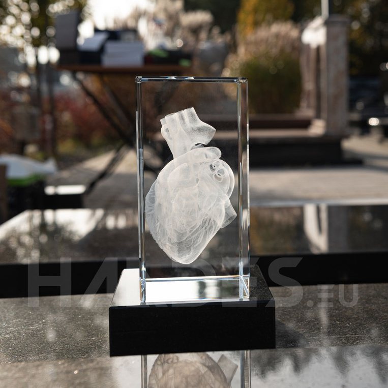 Heart in crystal (150x200x100 mm)