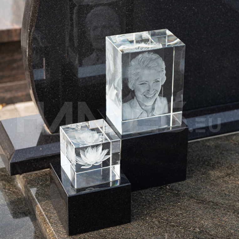 Lili flower in crystal (100x100x100 mm)