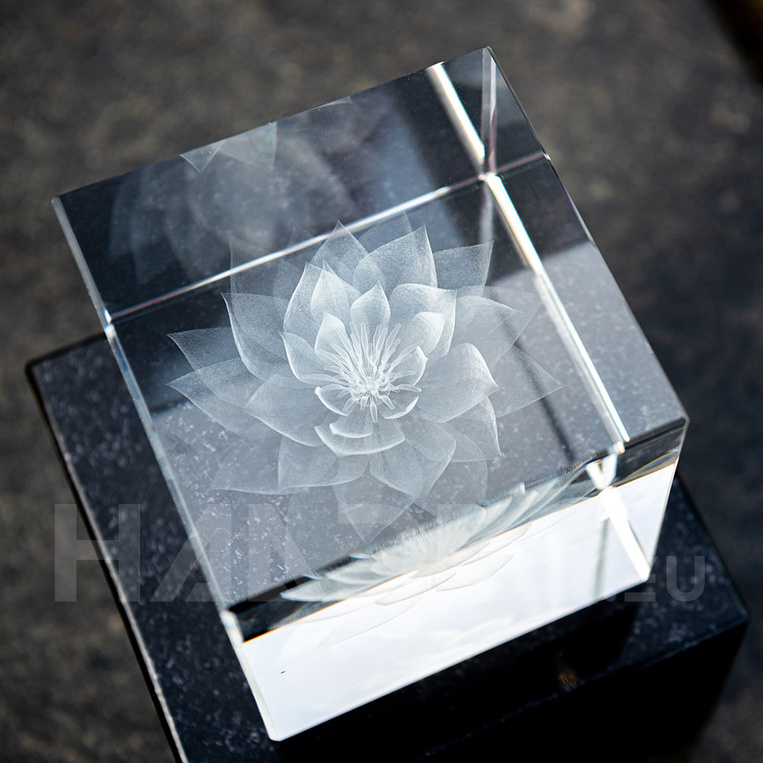 Lili flower in crystal (100x100x100 mm)