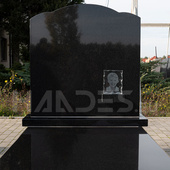 3D tombstone photo KL-02: (120x150x40 mm)